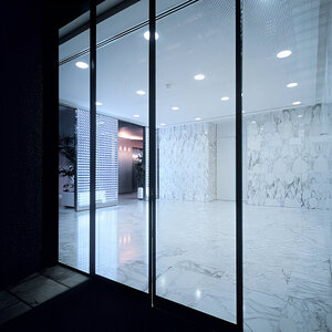 Toughened glass-door installing
